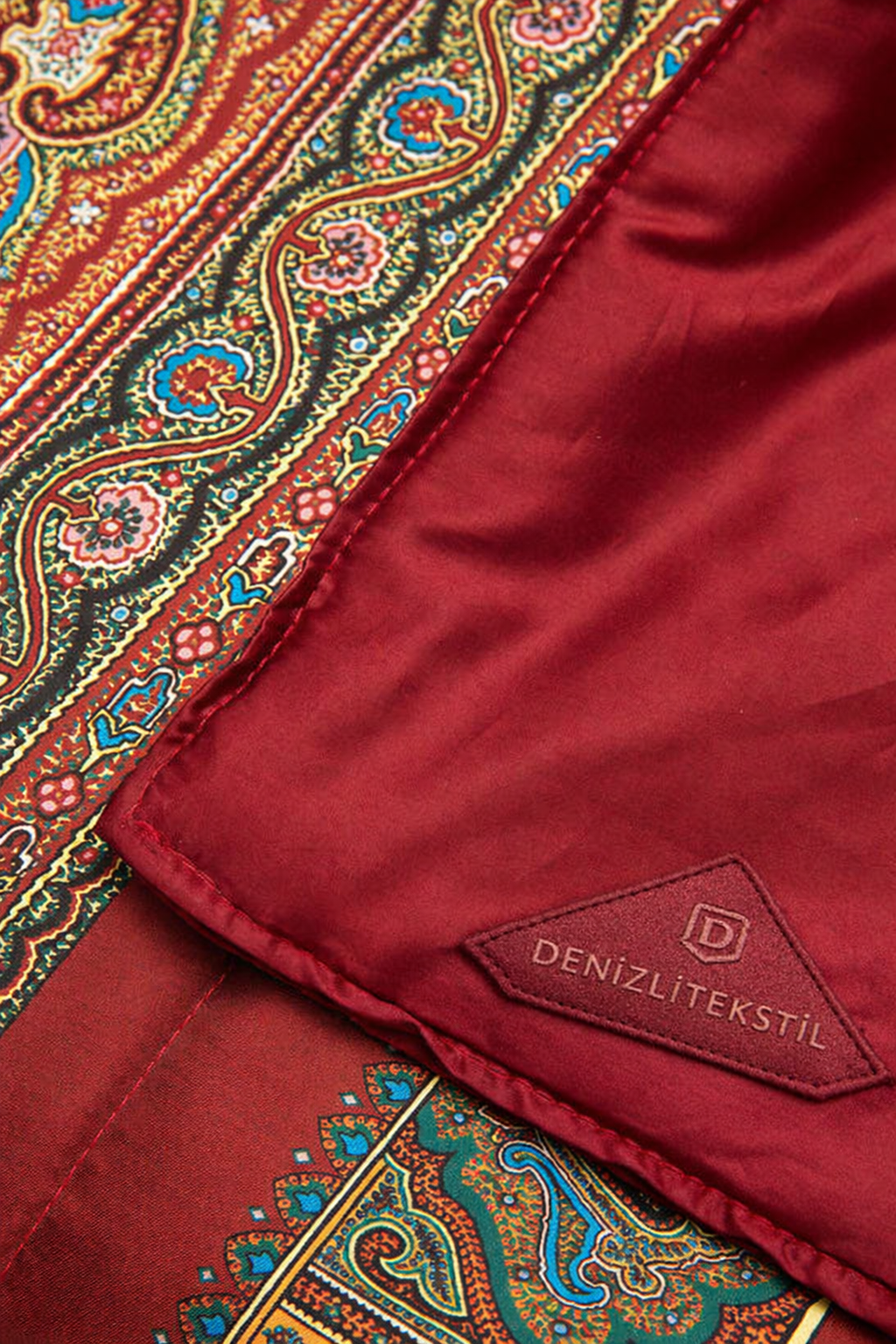 Kırmızı İpek Yatak Örtüsü